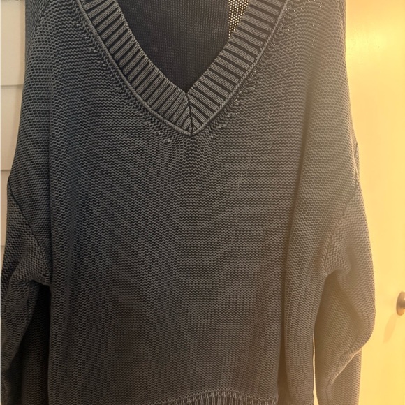 American Eagle Outfitters Sweaters - American Eagle Outfitters V-Neck Sweater in Deep Teal